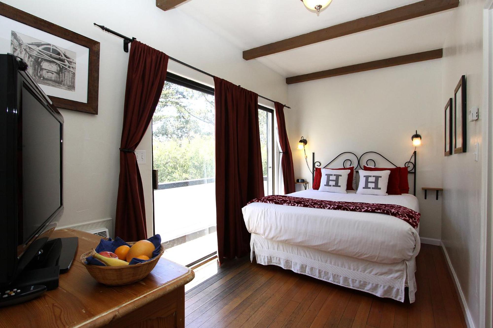 Forest Lodge