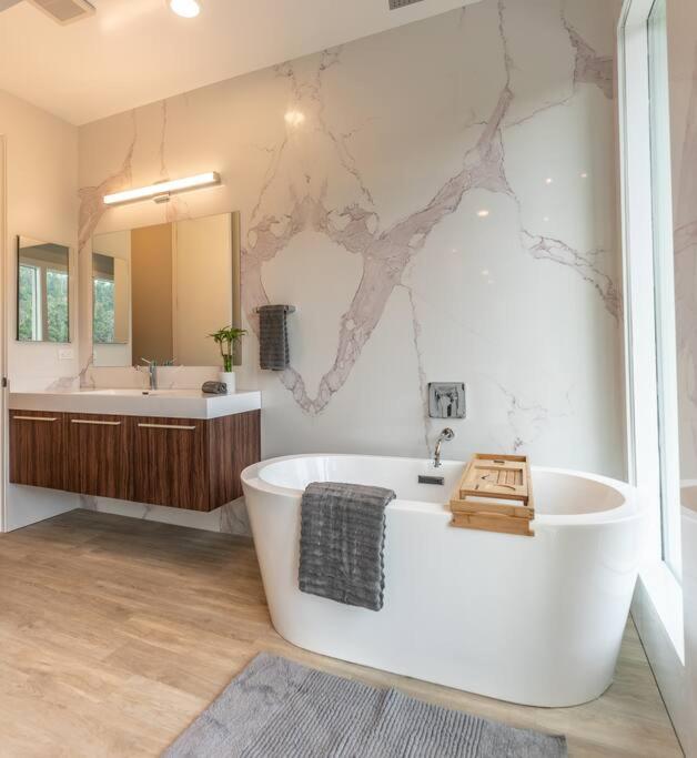Hideaway - Modern Luxury Holiday home