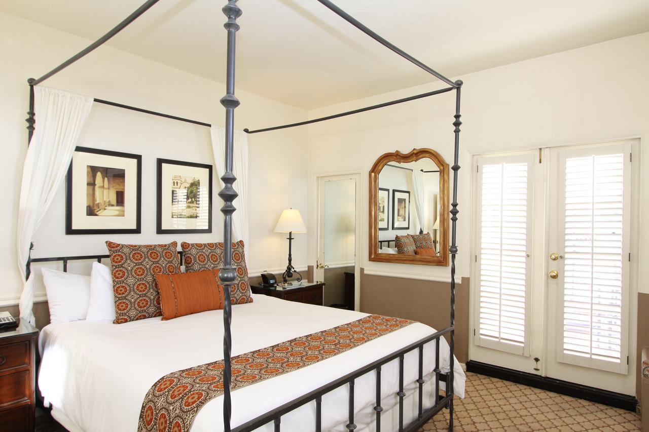Inn Cypress 4*