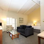 Lobos Lodge