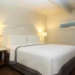 Lobos Lodge