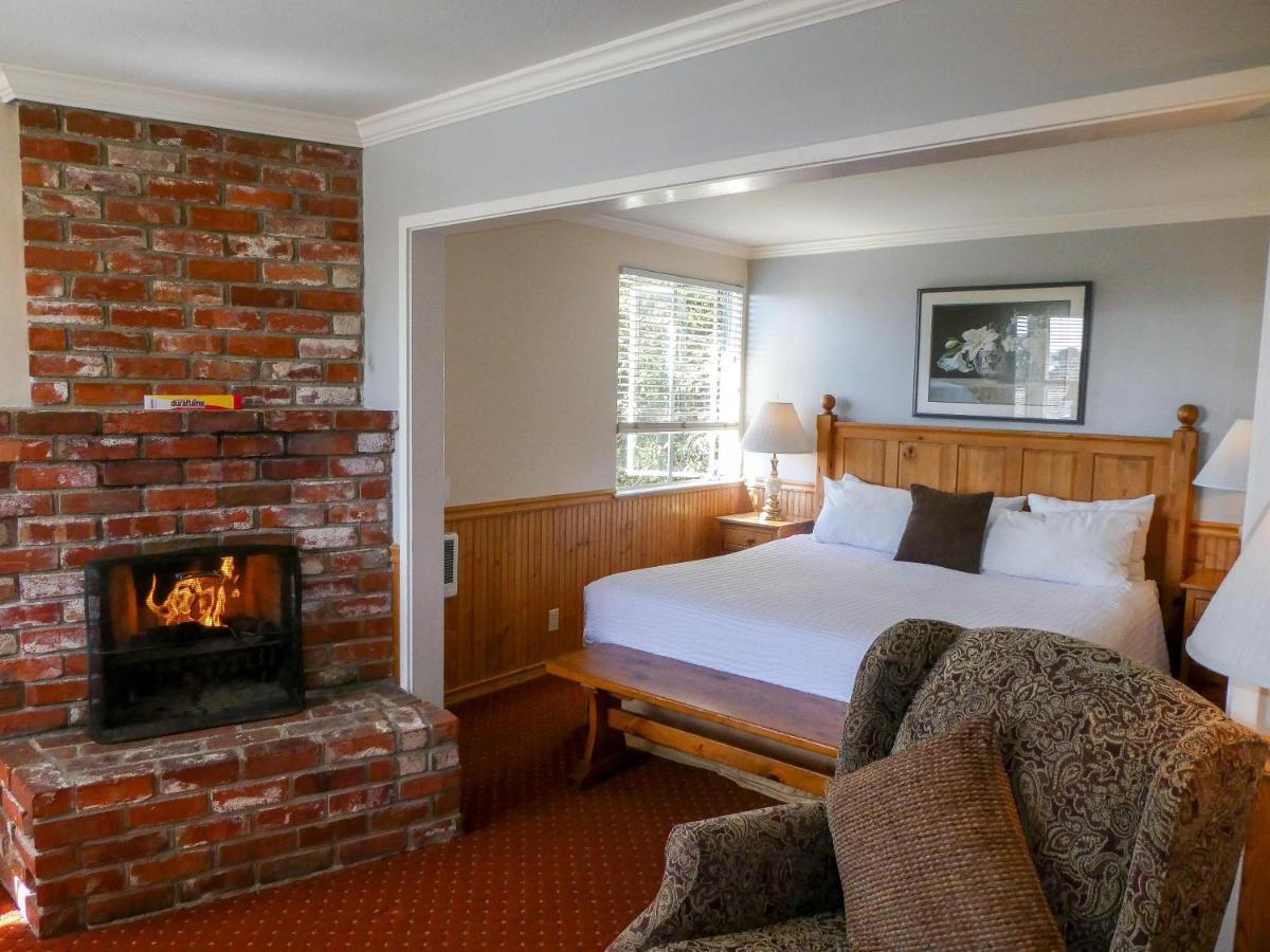 Hotel Fireplace Carmel-by-the-Sea
