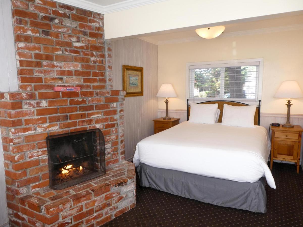 Hotel Fireplace Carmel-by-the-Sea
