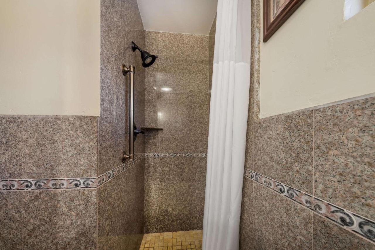 Clarion Collection Oaks Hotel 2*