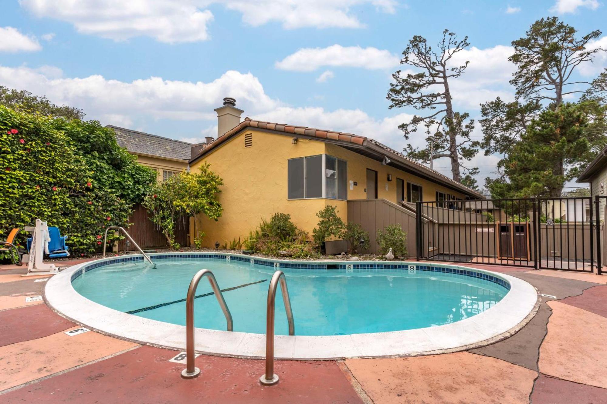 Western Carmel's Town House Hotel 3*