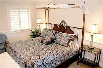 Inn Coachman's Inn, A Four Sisters