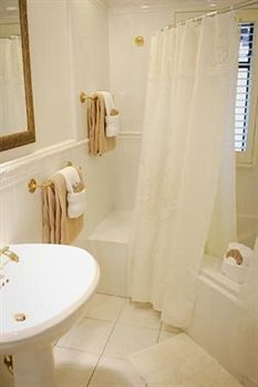 Coachman's Inn, A Four Sisters Inn 3*