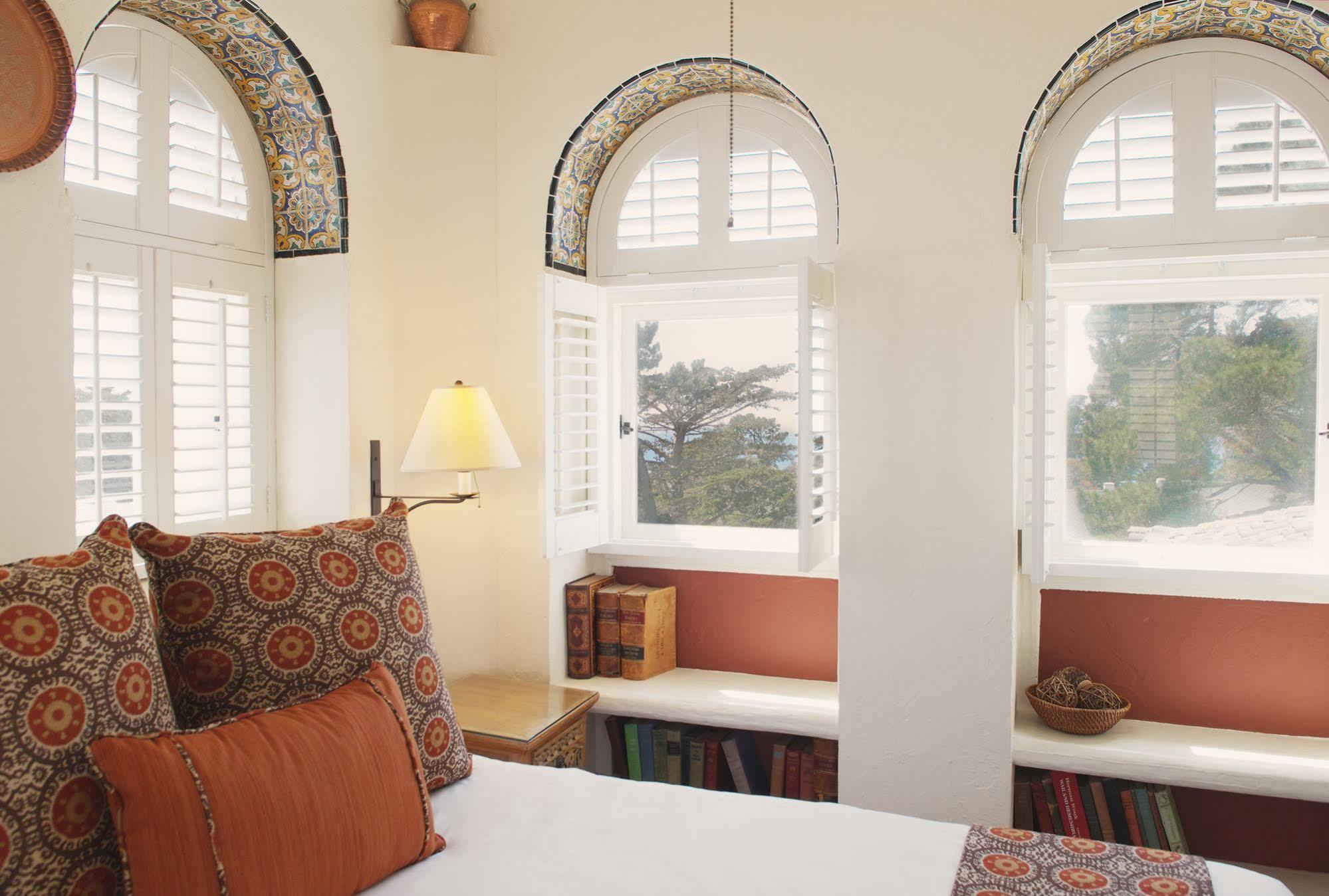 Cypress Inn 4*