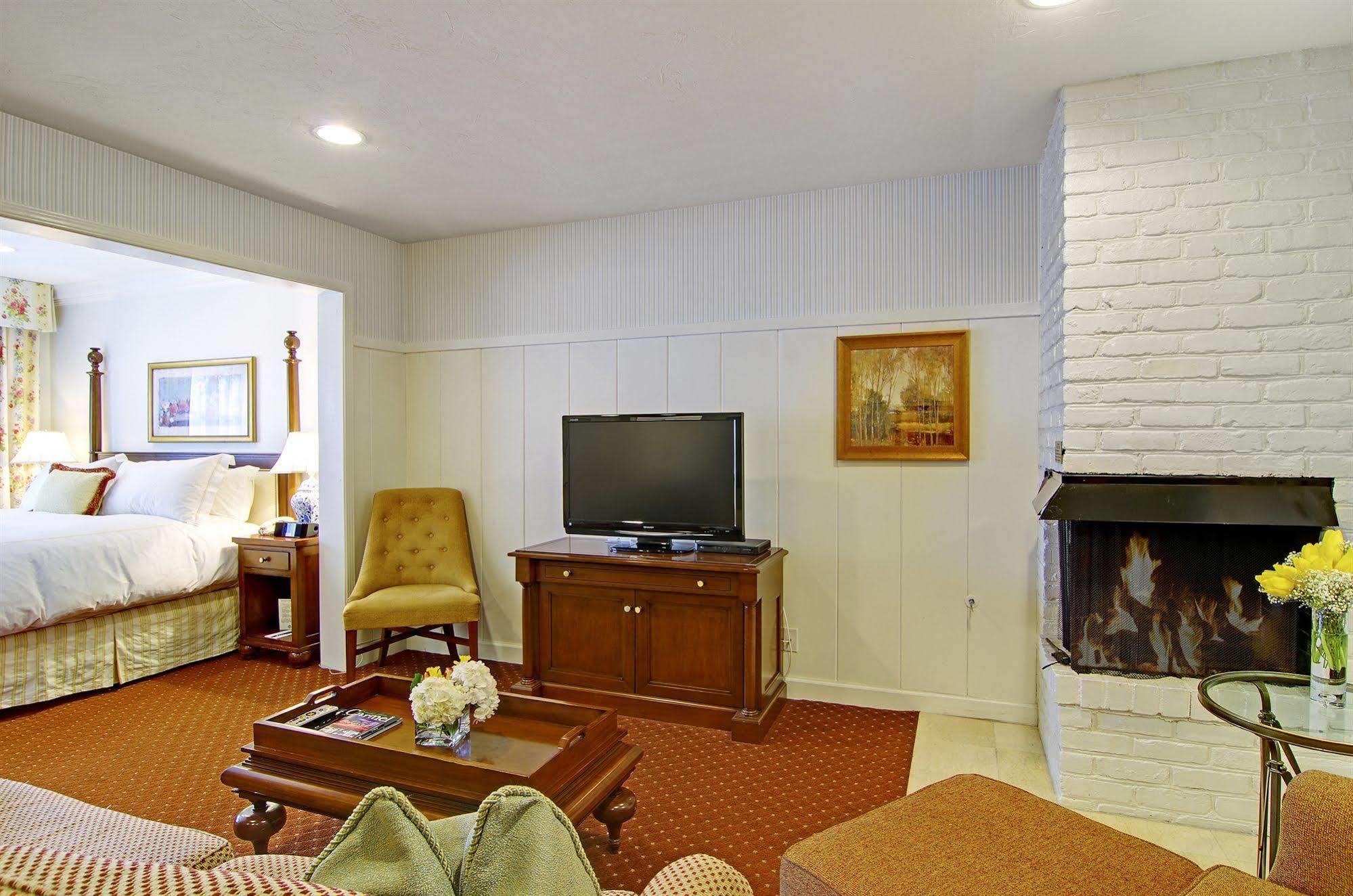 Wayside 3* Carmel-by-the-Sea